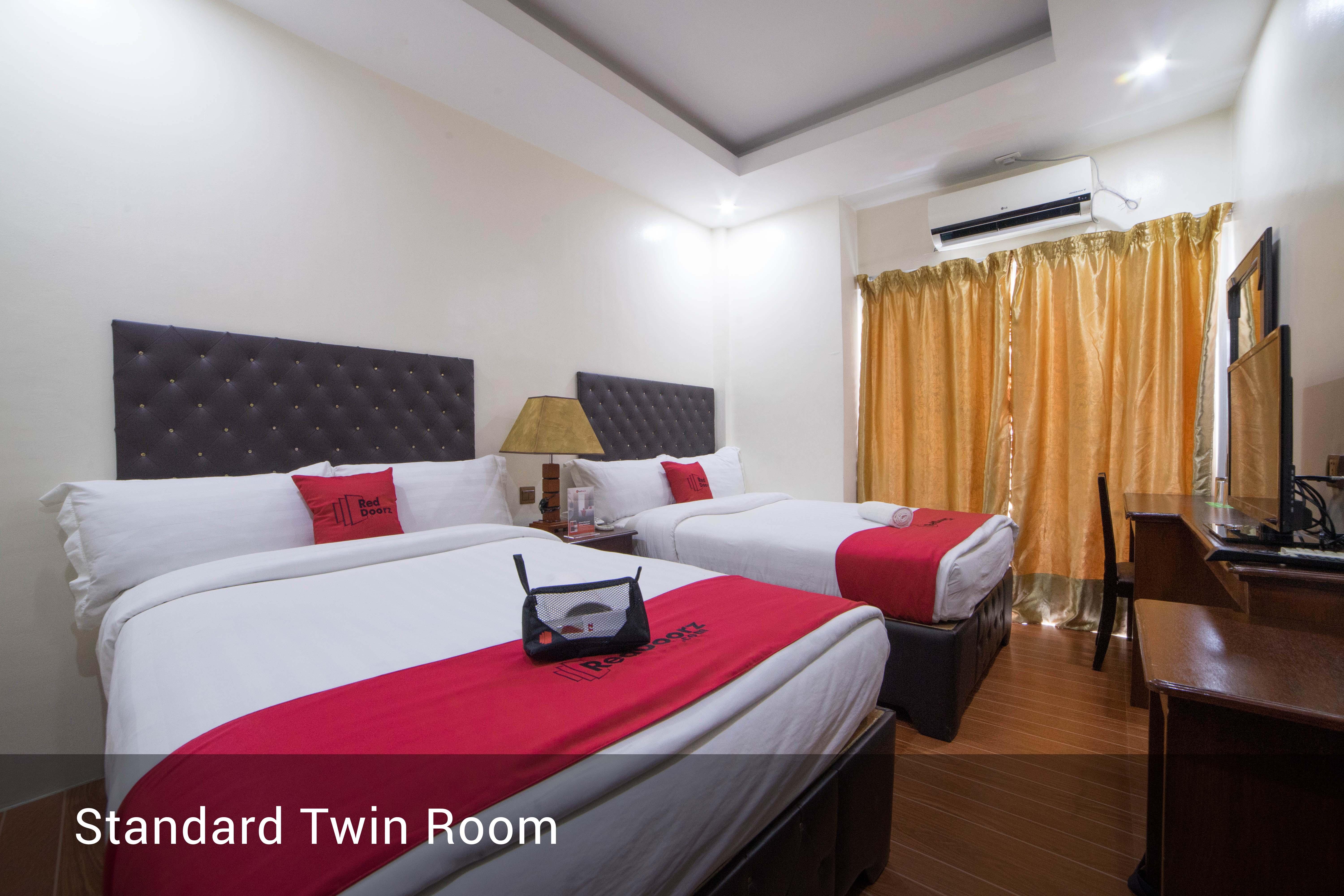Reddoorz Plus @ Balibago Angeles City Ngoại thất bức ảnh