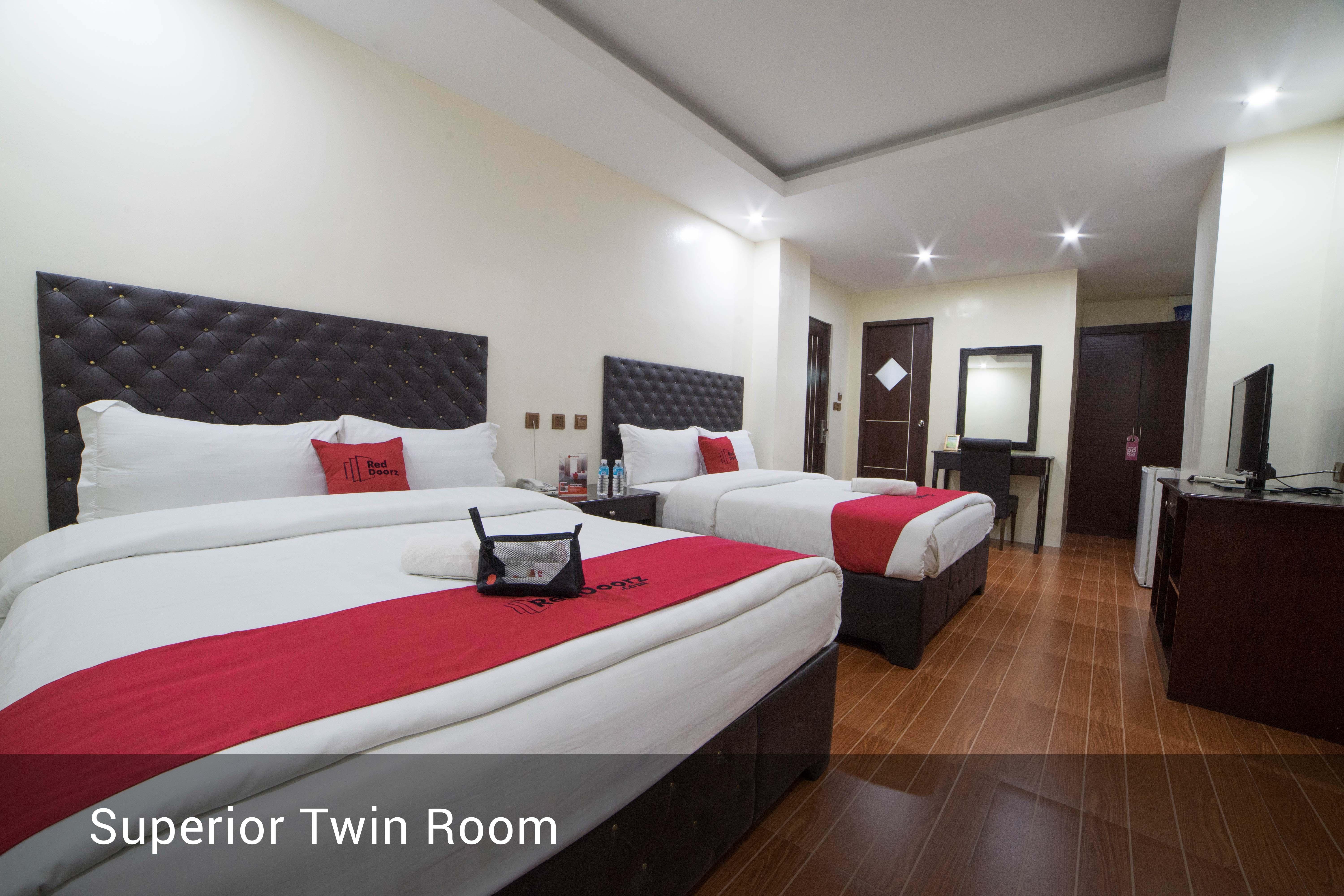 Reddoorz Plus @ Balibago Angeles City Ngoại thất bức ảnh